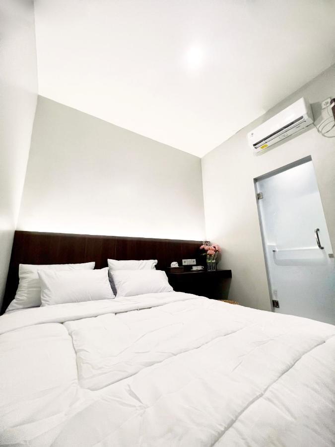 Sleep Studio Hotel City Center Surabaya Esterno foto