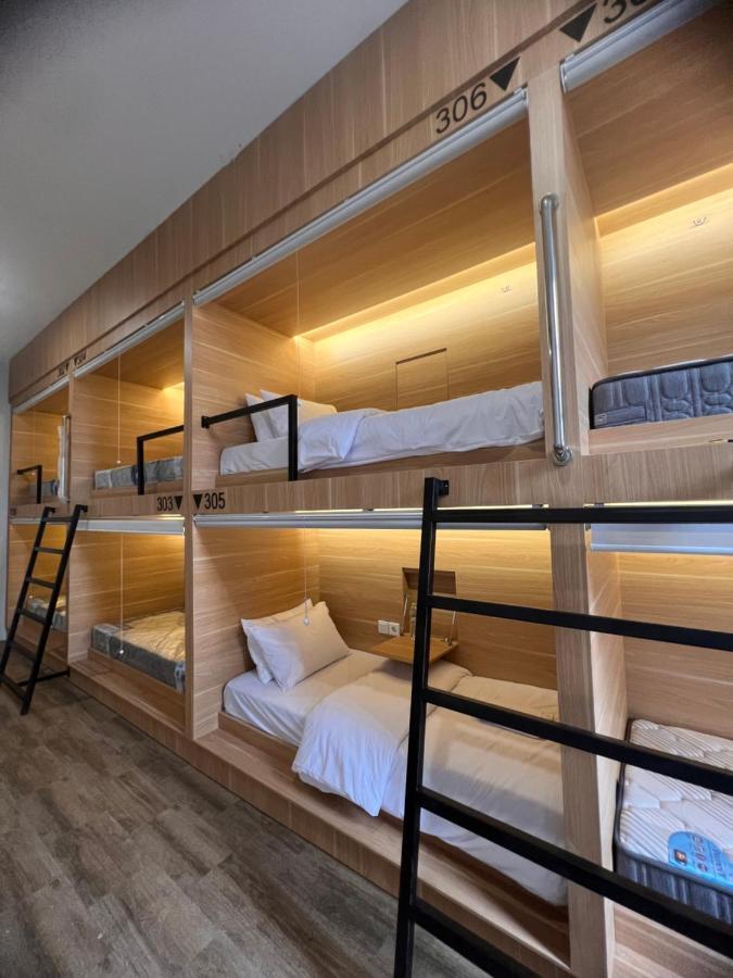 Sleep Studio Hotel City Center Surabaya Esterno foto