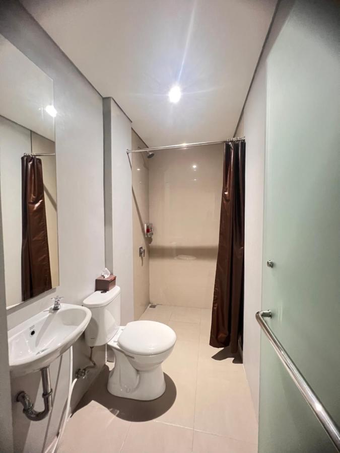 Sleep Studio Hotel City Center Surabaya Esterno foto